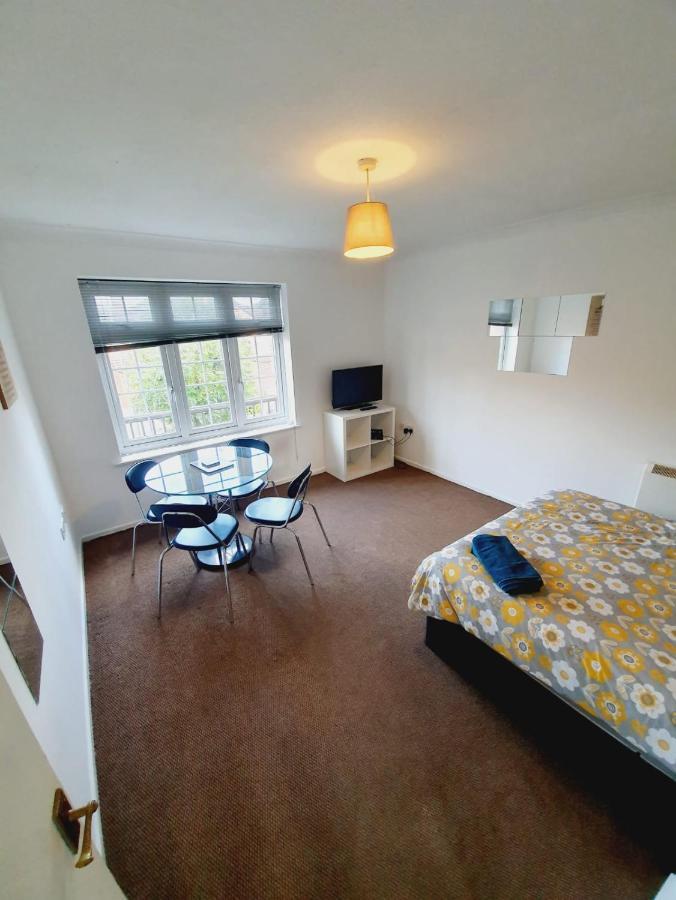 2 Bedroom Rayleigh Apartment Zewnętrze zdjęcie